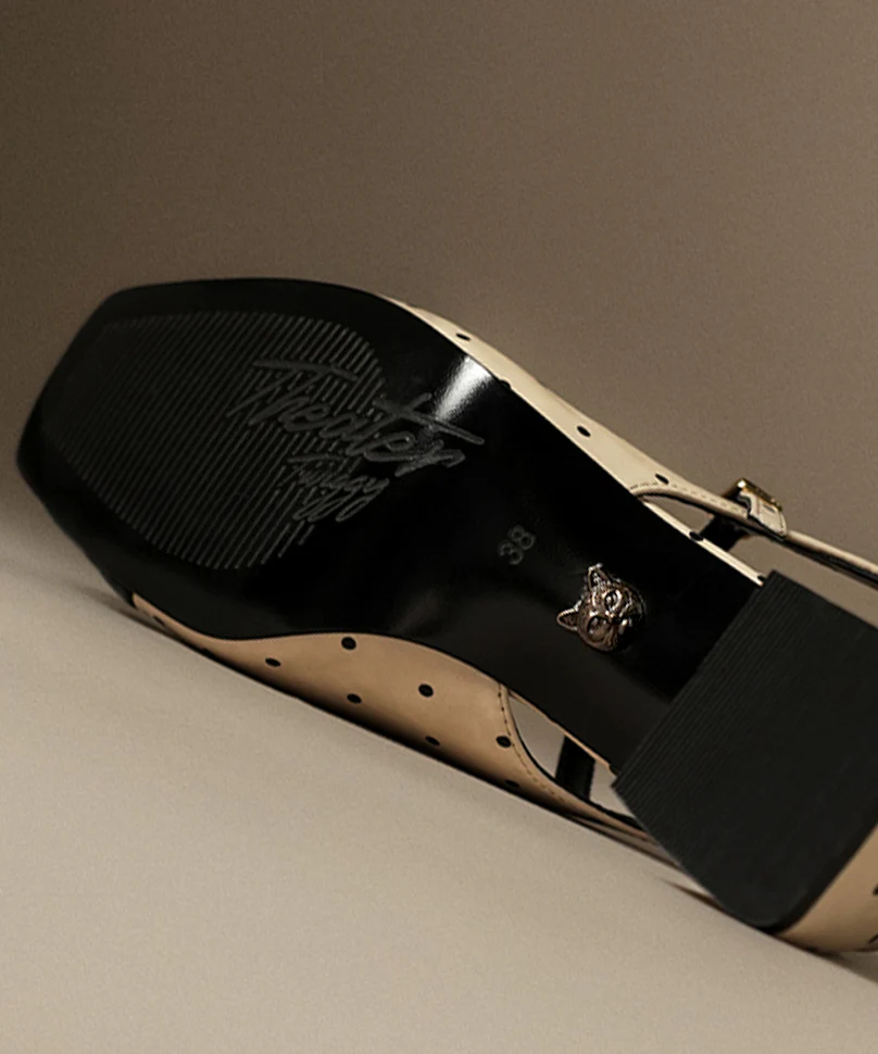 Twiggy Chaplin's - Image 5